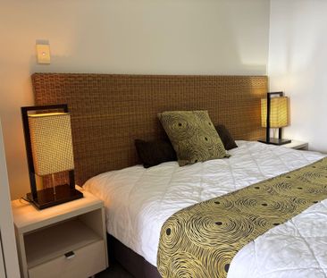 Fully furnished apartment on pool deck level - Short term lease - Photo 4