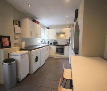 3 bedroom terraced house to rent - Photo 3