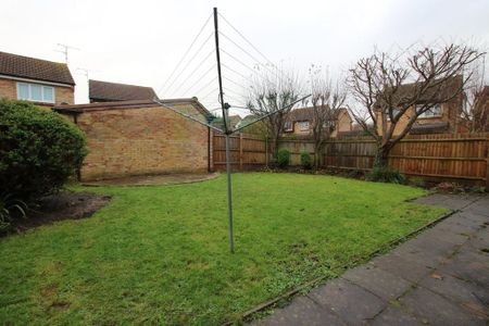 4 bedroom detached house to rent - Photo 3