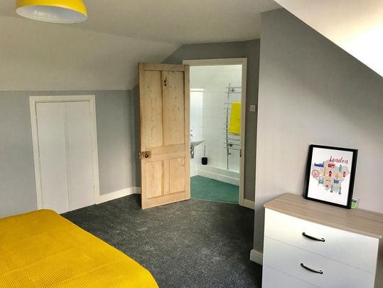1 bedroom in a house share to rent - Photo 1