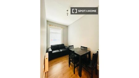 Bed for rent in 2-bedroom apartment in Inchicore, Dublin - Photo 4