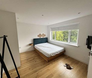 Wickliffe Avenue, London, N3 - Photo 4