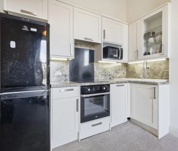 2 Bedroom Apartment - Photo 2