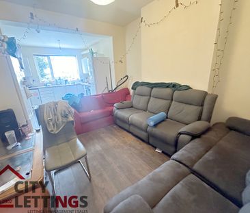 8 Bedroom Semi-Detached House - Photo 1