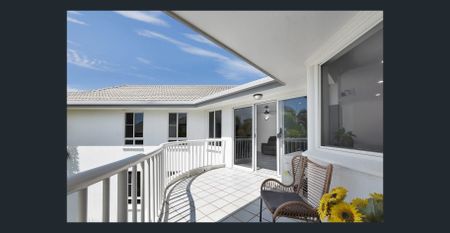 Coastal living with a pool! - Photo 5