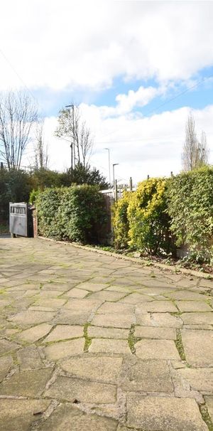 Stoney Bank, Hawking Croft Road, Horbury - Photo 1