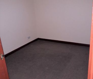 2 bedroom ground floor flat to rent - Photo 4