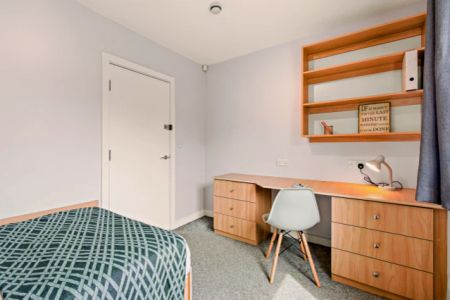 8 Beds 2 Baths - Photo 5