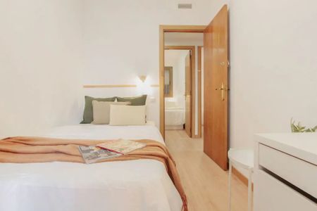 Plaça de Lesseps, Barcelona, Catalonia 08023 - Photo 3