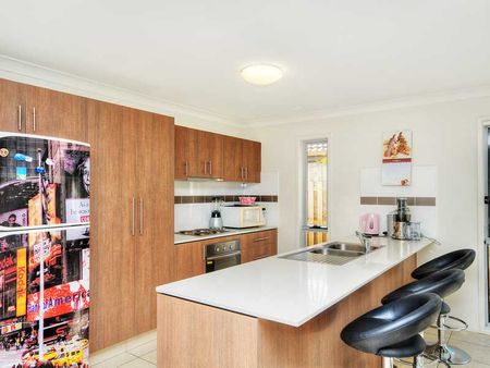 2/9 Monza Drive, Oxenford QLD 4210 - House For Rent | Domain - Photo 4