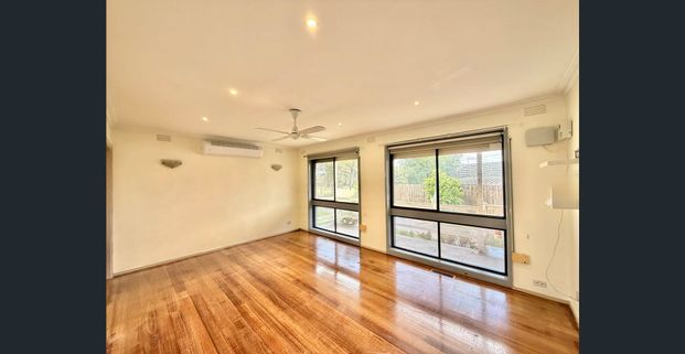 Comfortable Family Home in Cranbourne – Secure, Spacious & Conveniently Located - Photo 1