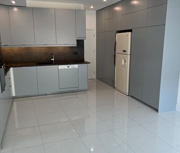 Room in a Shared House, Plough Lane, SW19 - Photo 6