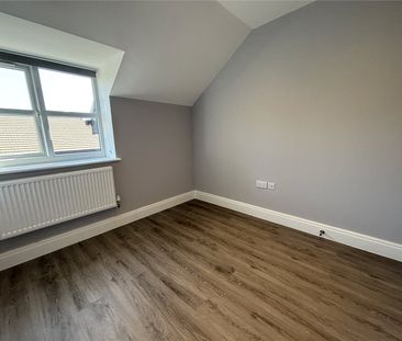 Crescent Drive, Aldershot, Hampshire, GU12 - Photo 3