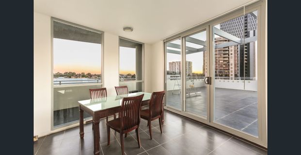 Executive Three-Bedroom Apartment for Rent - Prime Parramatta Location! - Photo 1