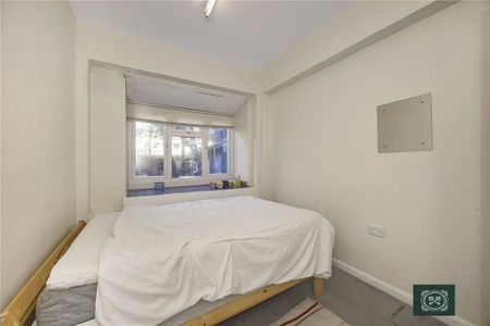4 bedroom end of terrace house to rent - Photo 4