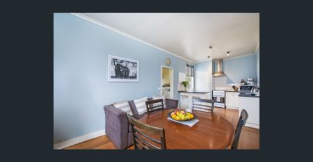 Quaint 1 Bedroom Cottage - Photo 2