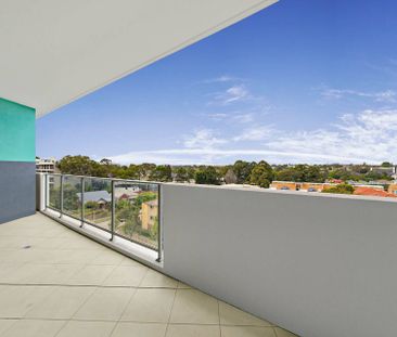 Light Filled Apartment - Photo 1