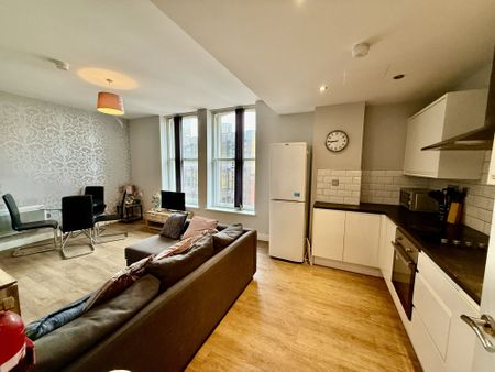 Beautiful fully furnished two‑bed apartment in Derby’s Cathedral Quarter. Modern open‑plan living, stylish kitchen, two doubles, and contemporary shower room. Second‑floor home with LED lighting, secure entry and excellent city‑centre access. Available now. - Photo 2