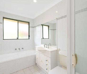Neat Two Bedroom Apartment in Ideal Location - Photo 5