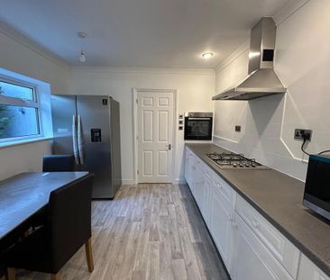 1 bedroom in a flat share to rent - Photo 5