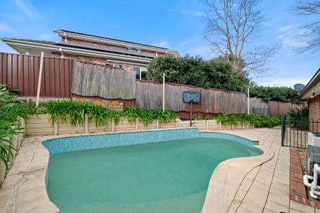 Spacious Family Living in Prestigious Glen Alpine - Photo 3