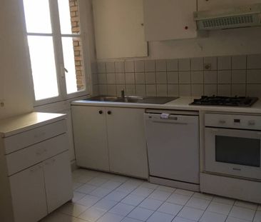 Location Appartement 4 pièces 96m² PARIS 15ème - Photo 2