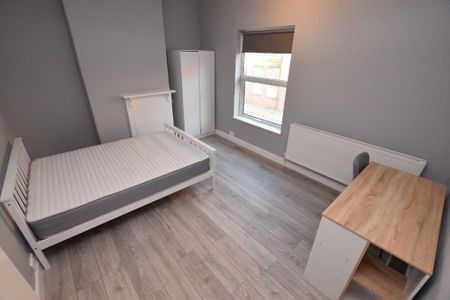 4 bedroom terraced house to rent - Photo 4