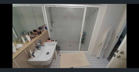 Water views Large 2bed fully furnished unit - Photo 5