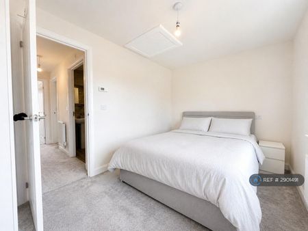 3 bedroom semi-detached house to rent - Photo 3