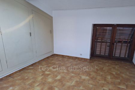 Location maison 3 chambres 83 m² Le Revest-les-Eaux - Photo 2