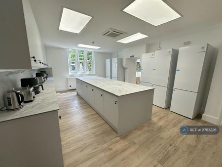 1 bedroom in a house share to rent - Photo 3