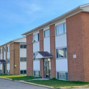 Hemlock Place Apartments - PARKING SPACE, HEAT & WATER INCLUDED - Photo 3