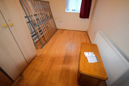 3 bedroom flat to rent - Photo 3