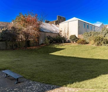 3 bedroom flat to rent - Photo 4