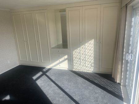 102 Strathmore Avenue, Strathmore Park - Photo 2