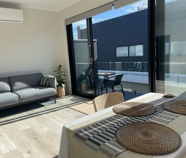 3-bedroom shared house / townhouse, Churchill Road - Photo 1