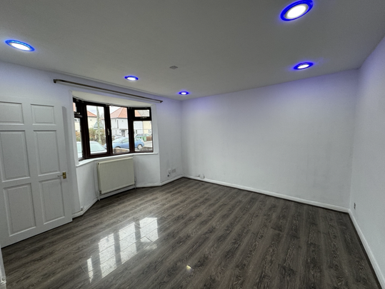 2 bedroom semi-detached house to rent - Photo 1