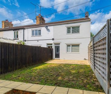 3 bed House - End Terrace To Let - Photo 1