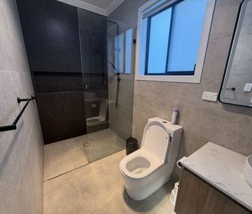 BEAUTIFUL QUALITY HOME!! - Photo 2