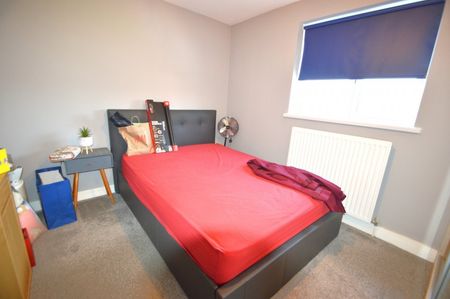 Dawes Moor Close, Slough,SL2 - Photo 3