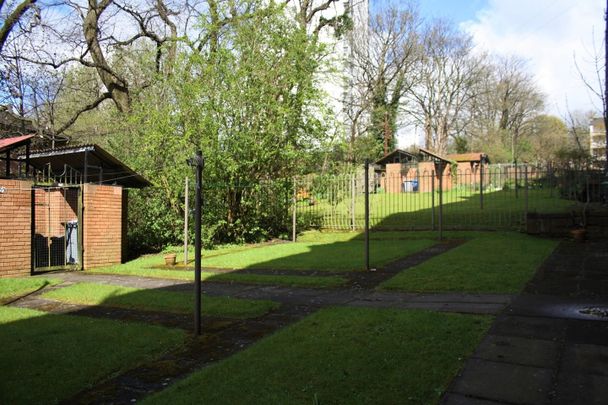 2 Bed Flat, Thornwood Drive, G11 - Photo 1