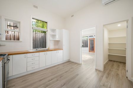 Large and Bright South Melbourne Abode - Photo 3