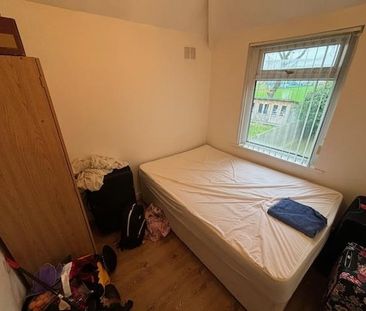 3 bedroom private hall to rent - Photo 5