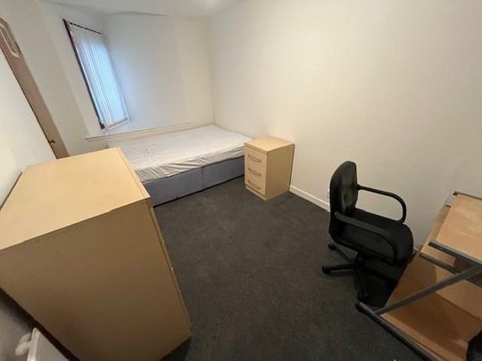 3 bedroom flat to rent - Photo 1