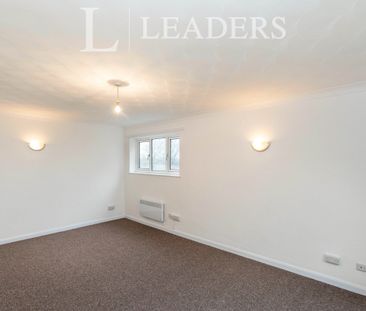 3 bedroom apartment to rent Sea Front, Hayling Island, PO11 - Photo 3