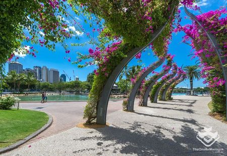 CARPARK INCLUDED FURNISHED 2 BEDROOM APARTMENT - WITH RIVER & CITY VIEWS! - Photo 3