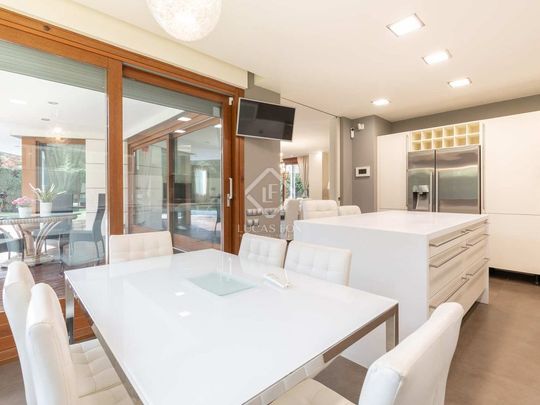 Luxury Villa for rent in Sant Cugat, Catalonia - Photo 1