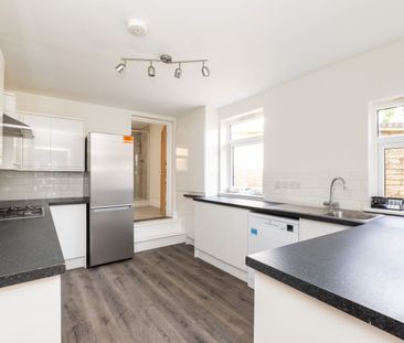 Lower Road, Sutton, SM1 - Photo 1