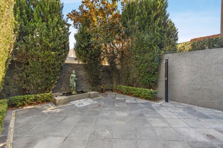 Elegant Triple Storey Executive Residence in Prime Toorak Location - Photo 5