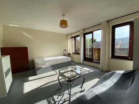 Room in a Shared House, Maysoule Road, SW11 - Photo 3